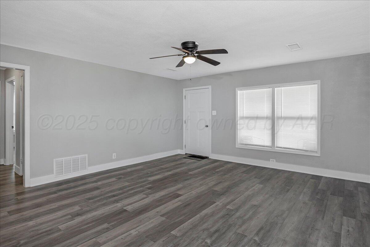 111 South Western Street Amarillo, TX 79106 - Photo 3 of 19 03-Living Room