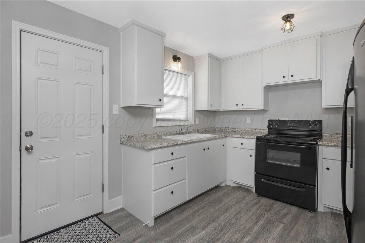 111 South Western Street Amarillo, TX 79106 - Photo 6 of 19 06-Kitchen 2