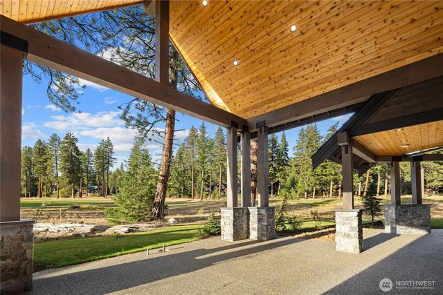 a porch with view of outdoor space