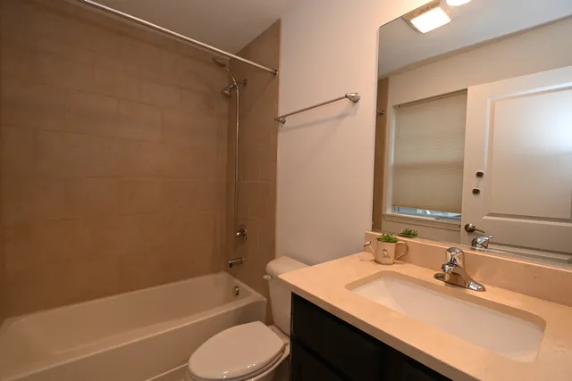 $3,600 | 8602 Ferris Avenue, Morton Grove, IL 60053