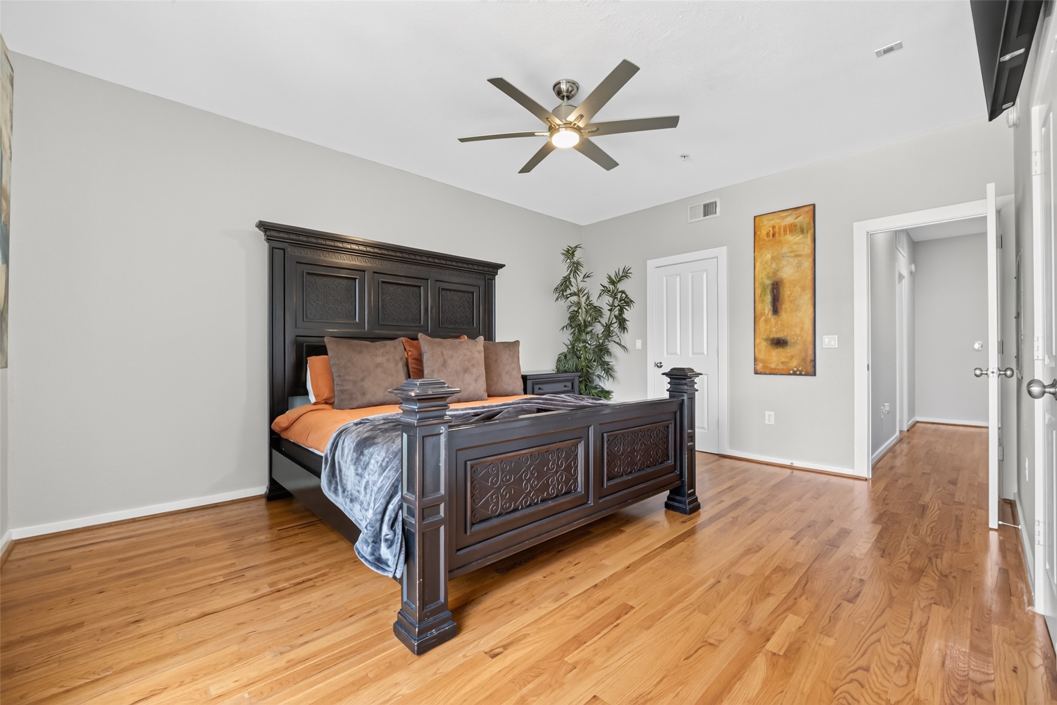 2216 Chenevert Street, Unit 7 Houston, TX 77003 - Photo 10 of 19