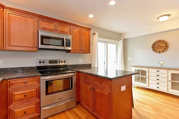 $3,500 | 28 Richardson Street, Unit 1, Wakefield, MA 01880