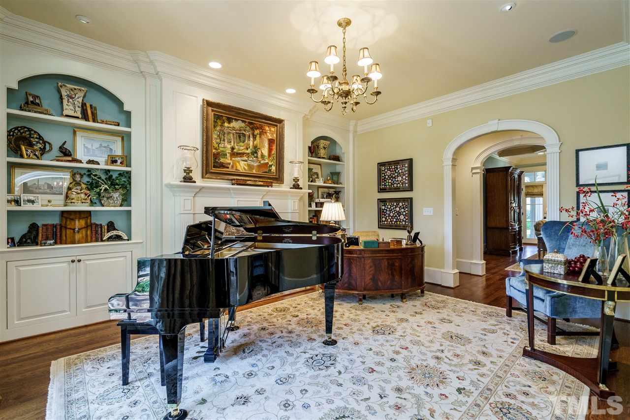 1421 Canterbury Road Raleigh, NC 27608 - Photo 5 of 30