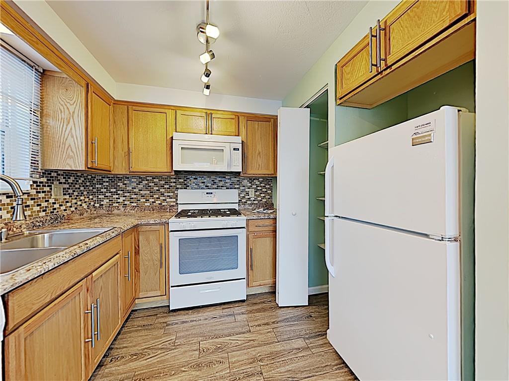 3077 Mt Troy Road Pittsburgh, PA 15212 - Photo 4 of 25