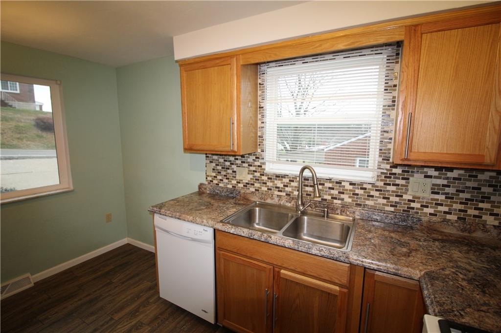 3077 Mt Troy Road Pittsburgh, PA 15212 - Photo 5 of 25