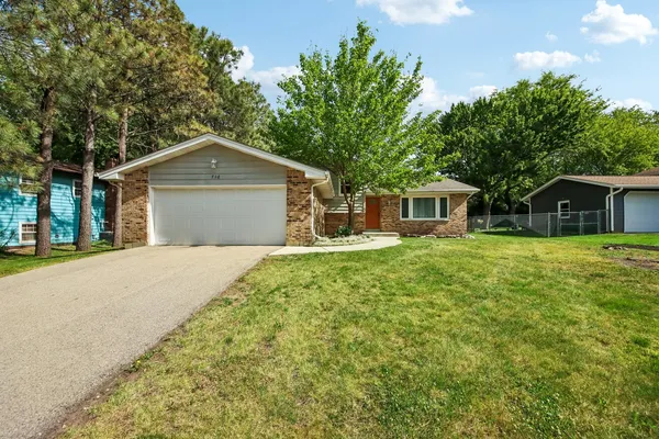 $400,000 | 710 Chelsea Drive, Algonquin, IL 60102
