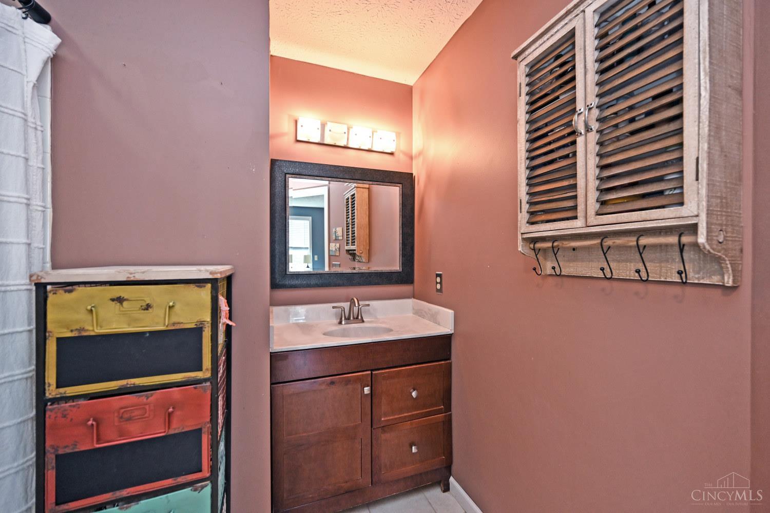 590 Rentz Place Cincinnati, OH 45238 - Photo 11 of 38