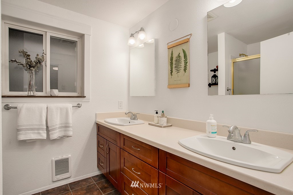 1882 Woods Road Southeast Port Orchard, WA 98366 - Photo 20 of 30 Gallery Image 20