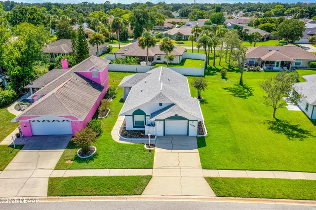 a view of a house with a backyard
