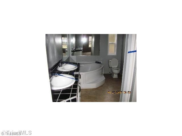 107 Rendezvous Mountain Road Purlear, NC 28665 - Photo 6 of 12 Master Bath/Spa.