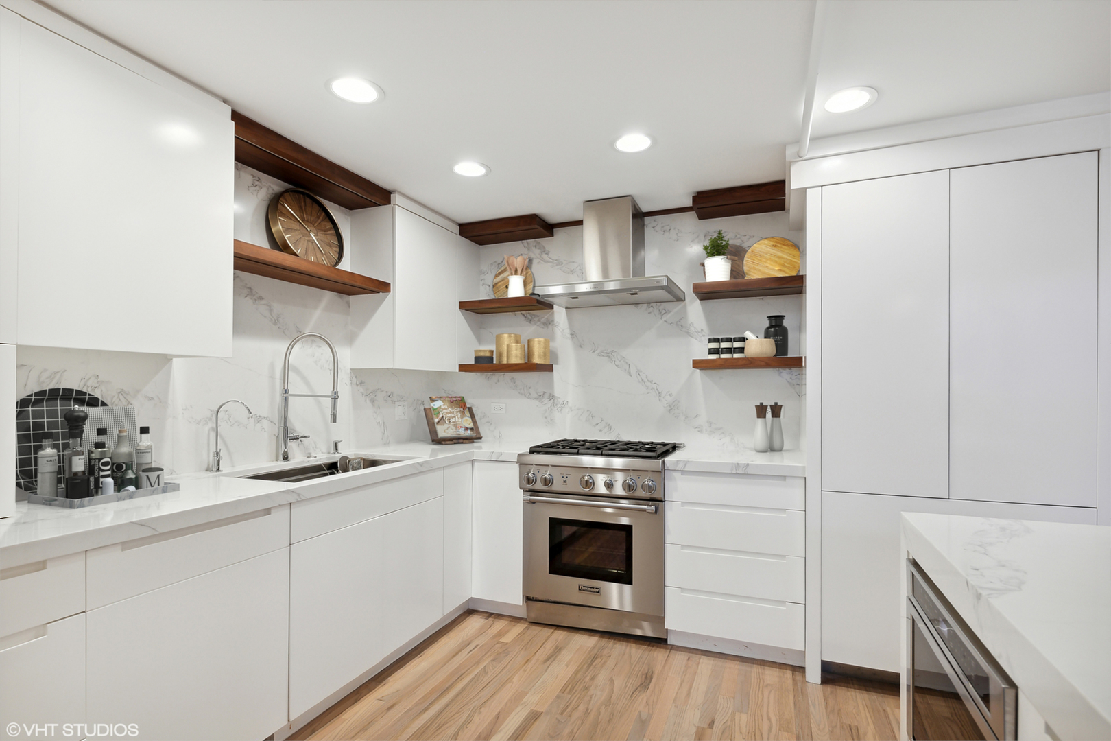 1000 West Washington Boulevard, Unit 513 Chicago, IL 60607 - Photo 5 of 22 a kitchen with stainless steel appliances granite countertop a sink stove and refrigerator
