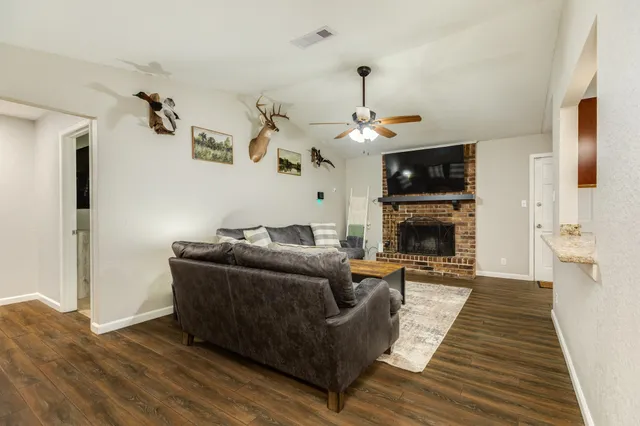 $252,000 | 239 Lakewood Drive, Clute, TX 77531