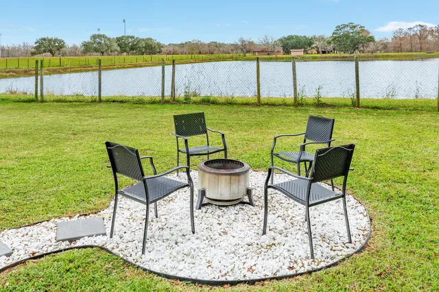 $252,000 | 239 Lakewood Drive, Clute, TX 77531