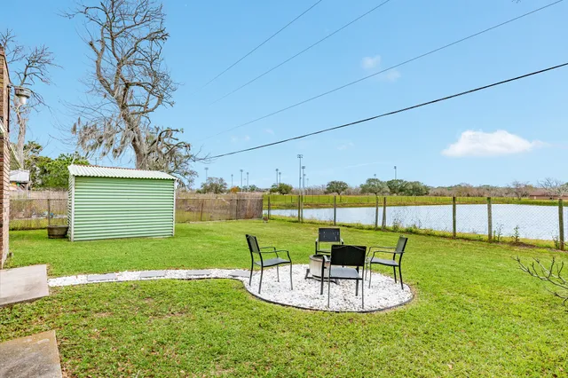 $252,000 | 239 Lakewood Drive, Clute, TX 77531