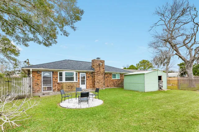 $252,000 | 239 Lakewood Drive, Clute, TX 77531
