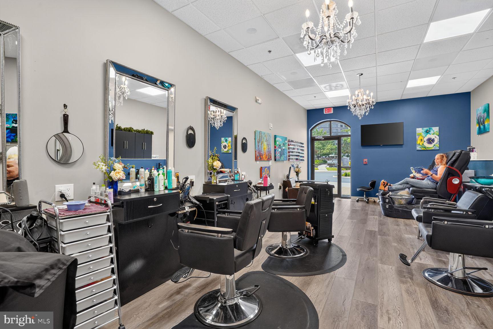 19385 Cypress Ridge Terrace, Unit 903 Leesburg, VA 20176 - Photo 28 of 37 Hair salon