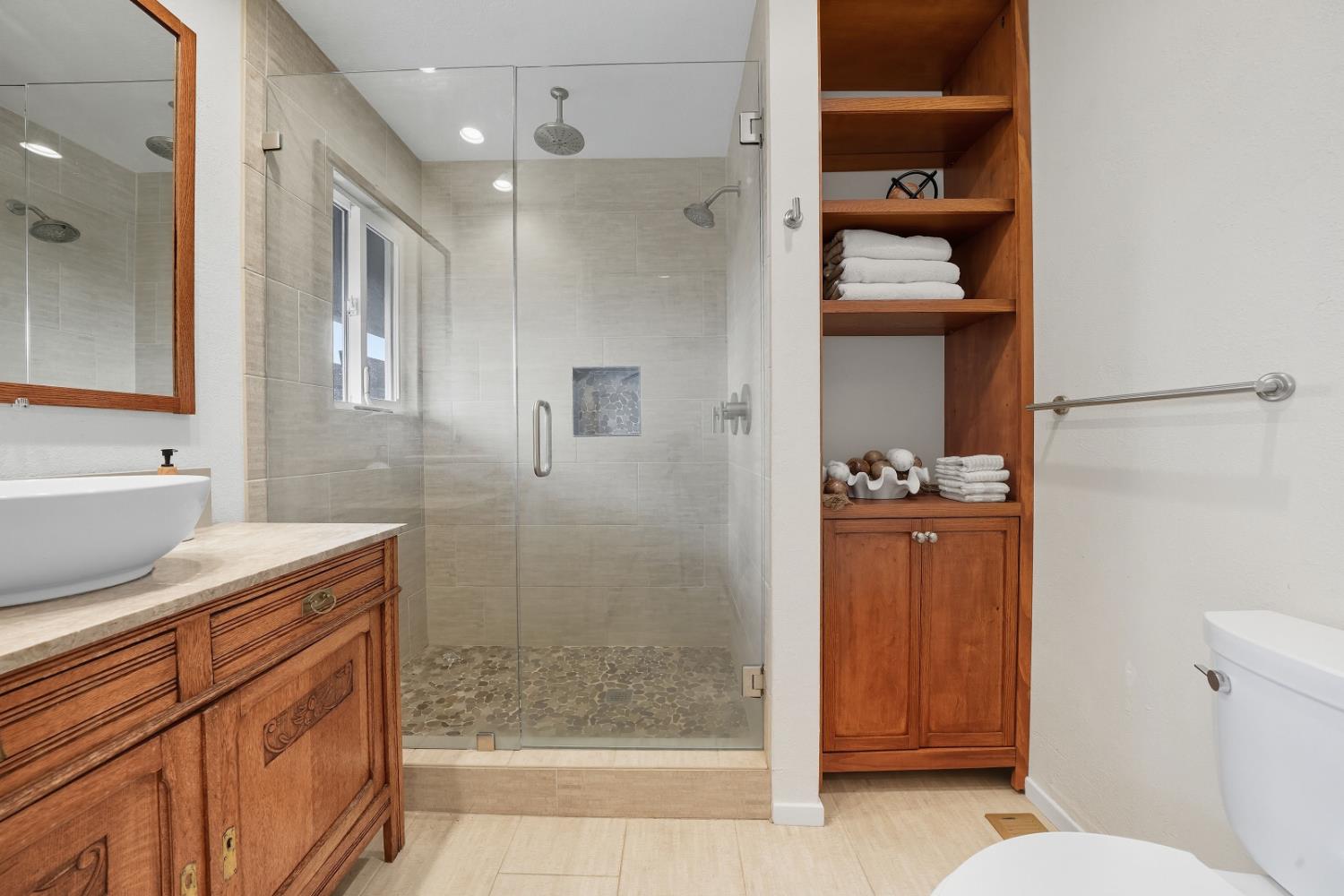 10285 Ponderosa Way Jackson, CA 95642 - Photo 26 of 84 Bathroom on main level