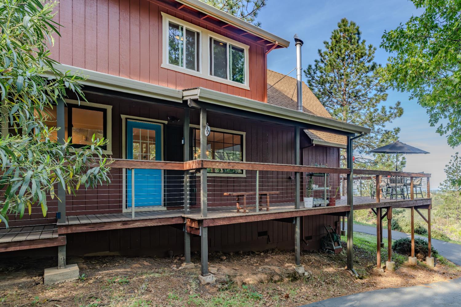 10285 Ponderosa Way Jackson, CA 95642 - Photo 82 of 84 a front view of a house with a balcony