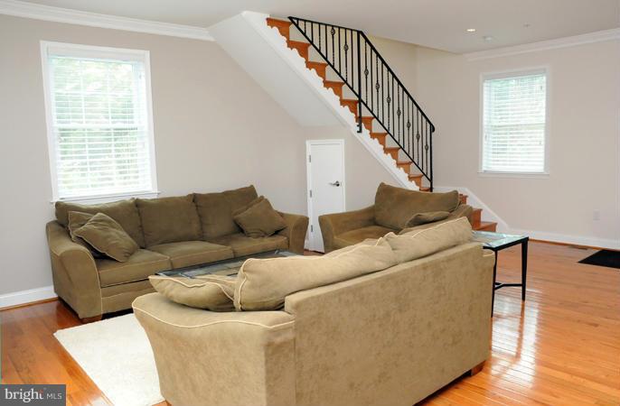 16710 Oak Hill Road Silver Spring, MD 20905 - Photo 11 of 29 Living Room