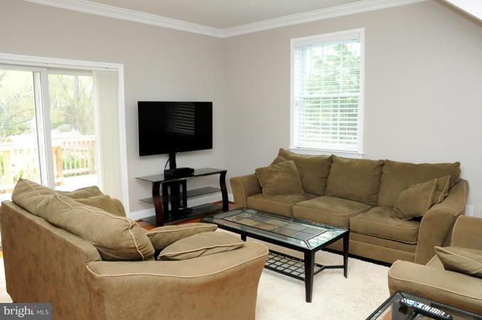 16710 Oak Hill Road Silver Spring, MD 20905 - Photo 12 of 29 Living Room