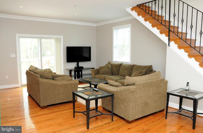 16710 Oak Hill Road Silver Spring, MD 20905 - Photo 14 of 29 Living Room