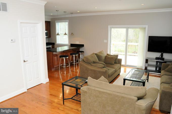 16710 Oak Hill Road Silver Spring, MD 20905 - Photo 15 of 29 Living Room