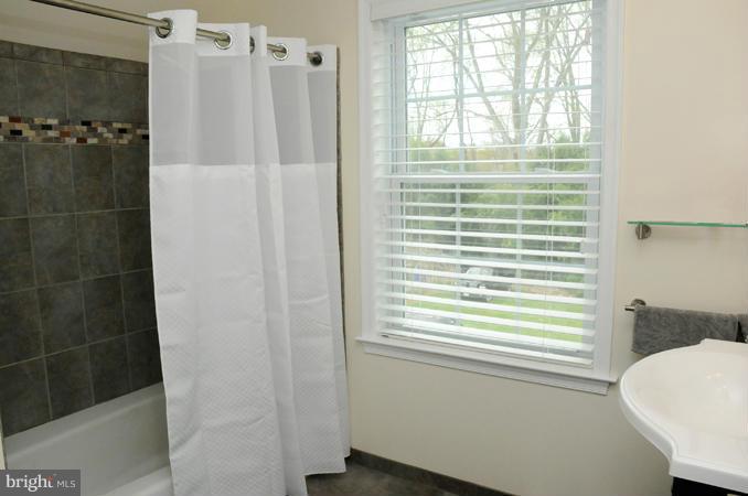 16710 Oak Hill Road Silver Spring, MD 20905 - Photo 16 of 29 Bath
