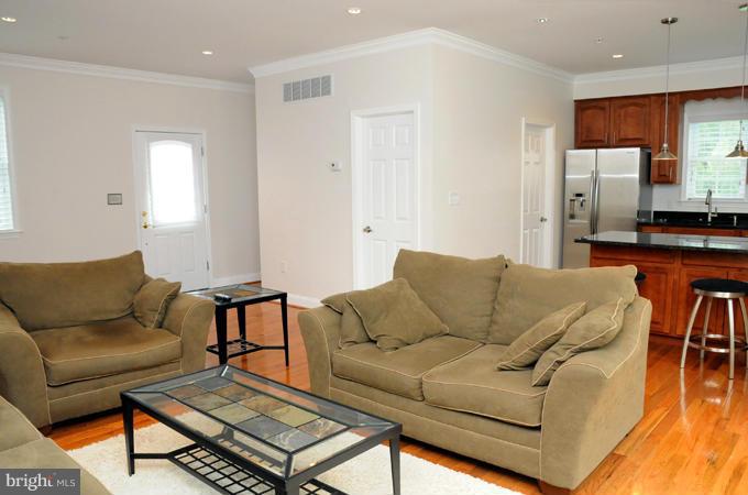 16710 Oak Hill Road Silver Spring, MD 20905 - Photo 10 of 29 Living Room