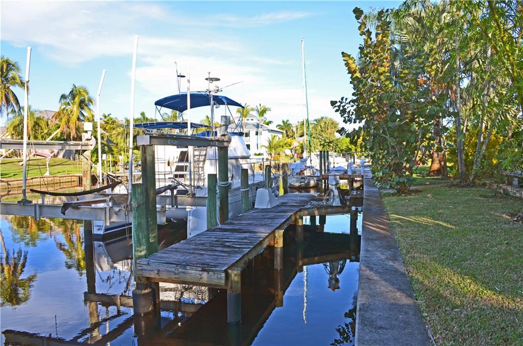 1689 Southwest Dyer Point Road Palm City, FL 34990 - Photo 17 of 27 Gallery Image 17