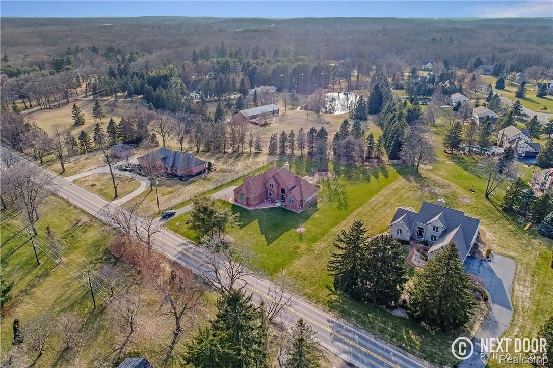 4886 Pleasant Valley Road Brighton, MI 48114 - Photo 49 of 51 DJI_0197.jpg
