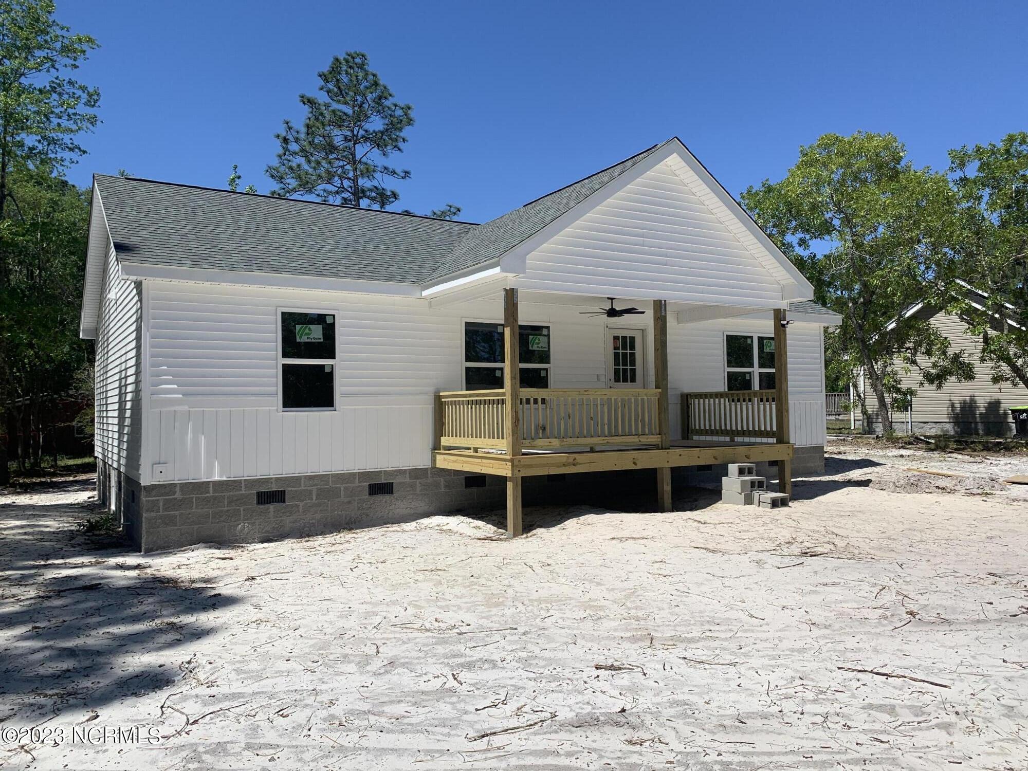 171 Crystal Road Boiling Spring Lakes, NC 28461 - Photo 13 of 23 AAE3C682-39F5-4EF8-9391-42AC299F8128