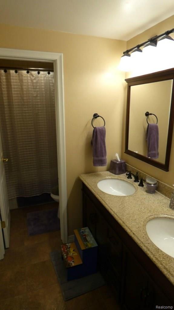 41474 Hanford Road Canton, MI 48187 - Photo 22 of 32 Bathroom2.jpg