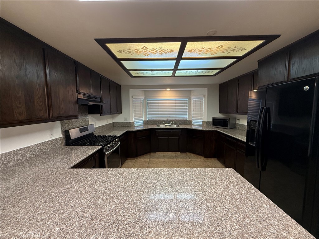 12076 Musgrave Road Hesperia, CA 92344 - Photo 38 of 60 Kitchen
