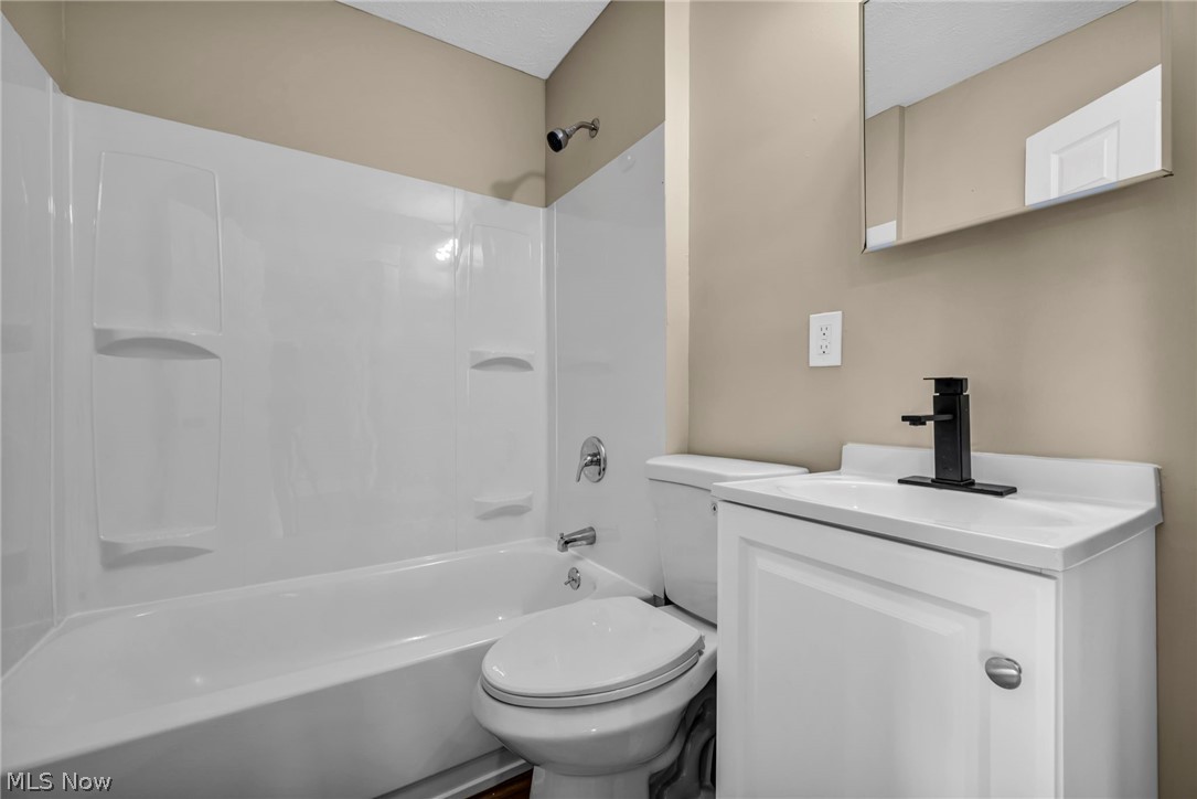 911 Royal Road Cleveland, OH 44110 - Photo 5 of 50 Gallery Image 5