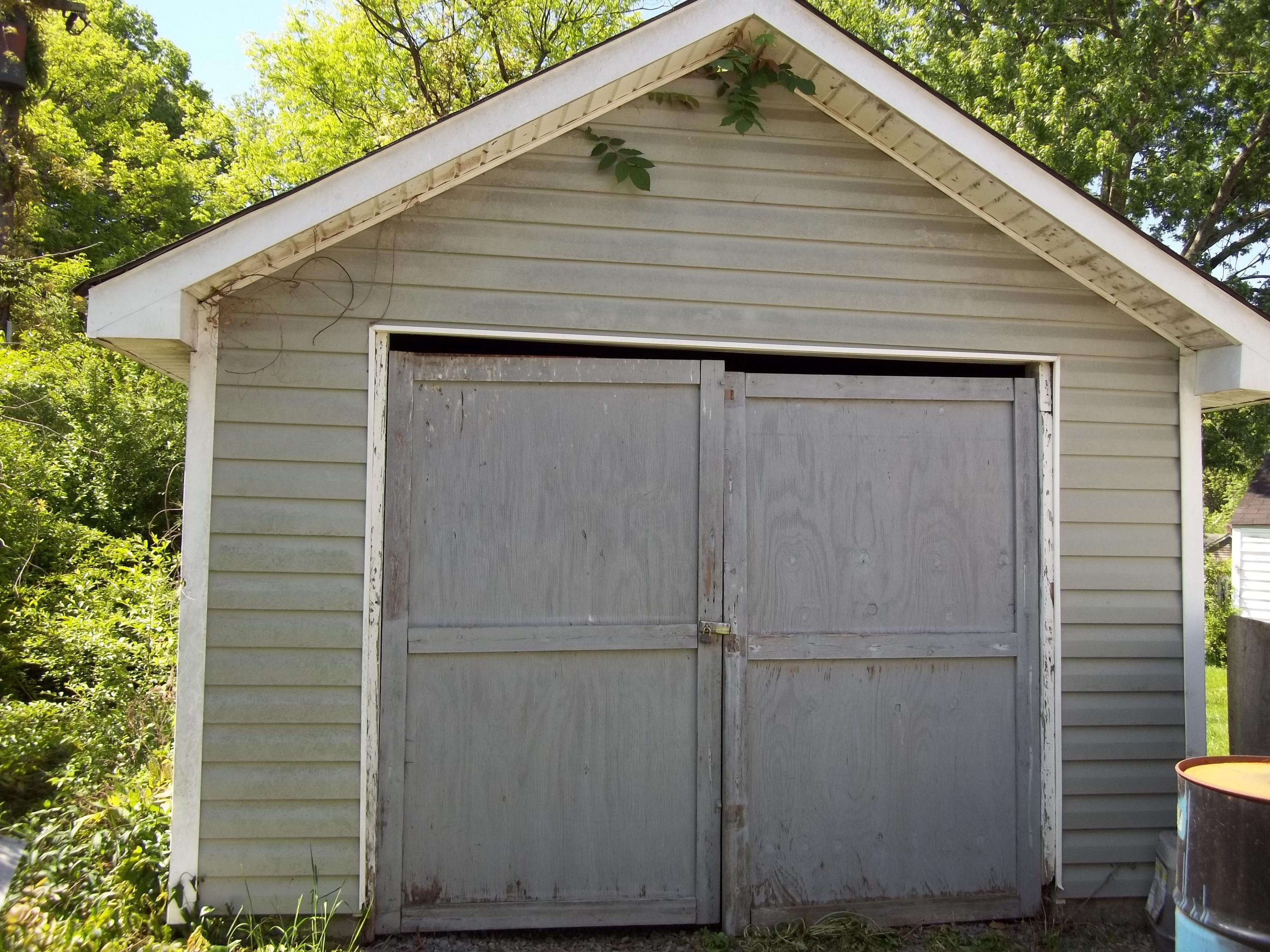 852 Brewster Road Alcoa, TN 37701 - Photo 13 of 17 1 car garage