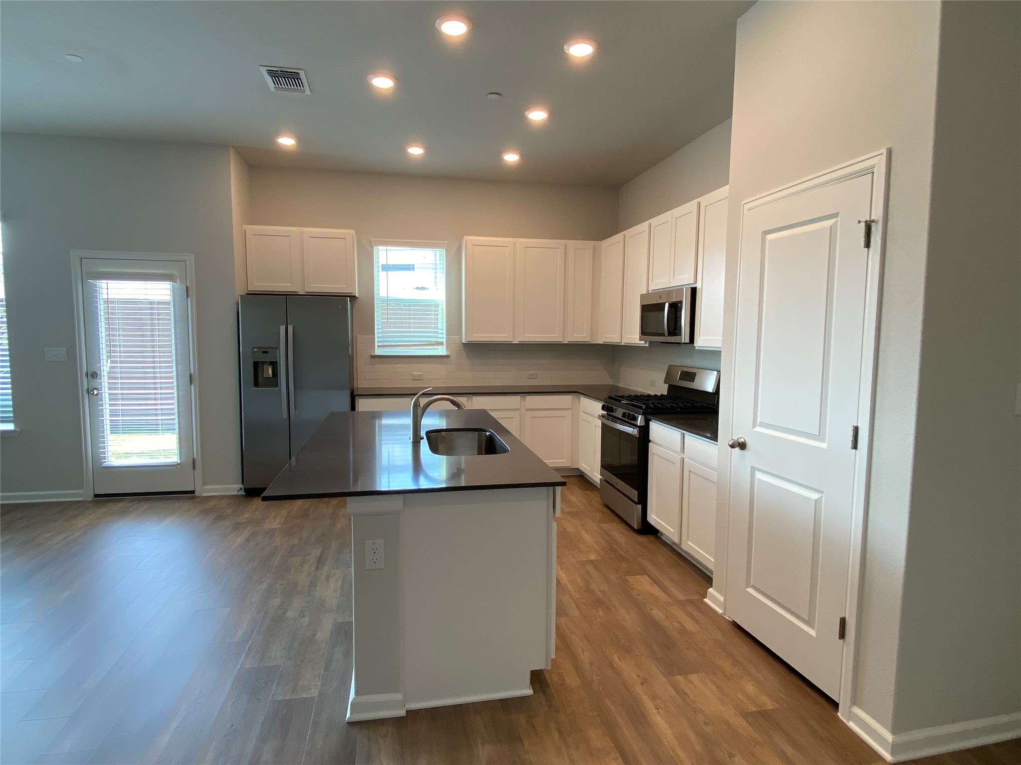 3000 Chisholm Trail Road, Unit 49 Round Rock, TX 78681 - Photo 6 of 26 Kitchen Island