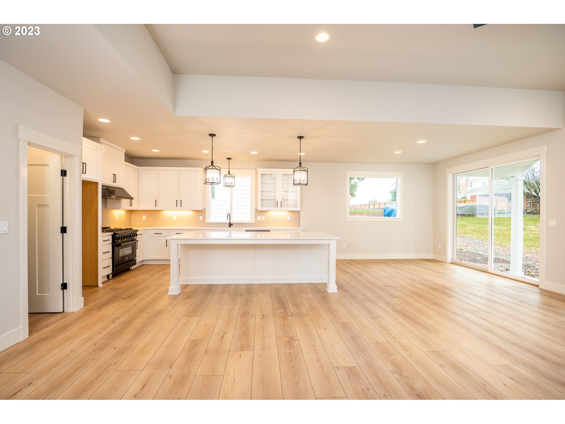37772 Southeast Olson Street Sandy, OR 97055 - Photo 15 of 32 a view of kitchen with wooden floor