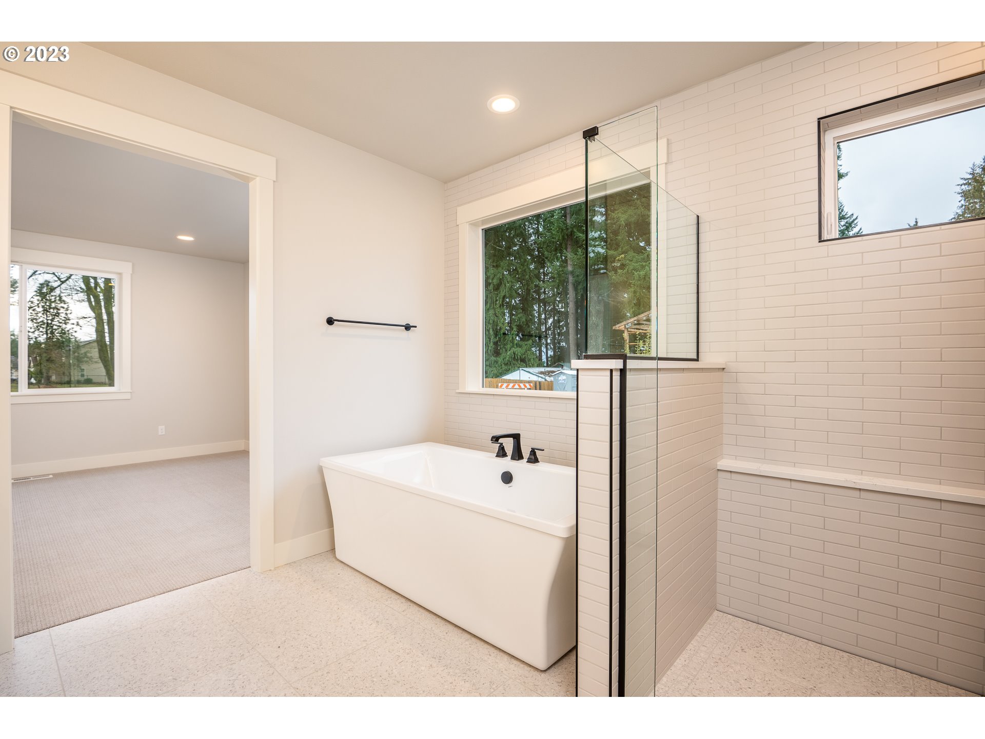 37772 Southeast Olson Street Sandy, OR 97055 - Photo 27 of 32 a bathroom with a sink a mirror and a bathtub