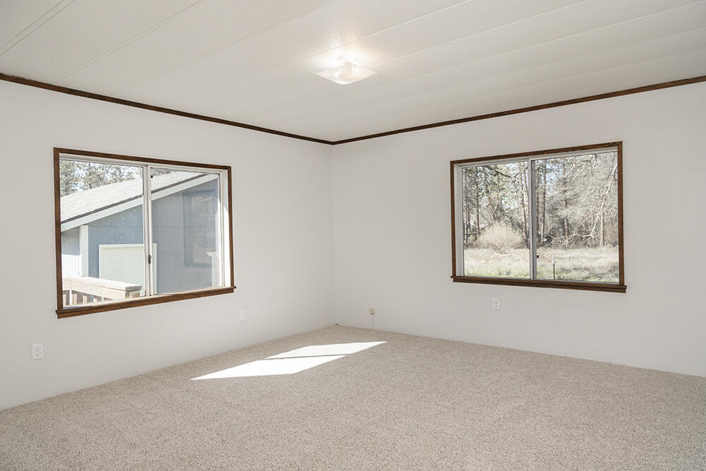 690 Flaming Road Grants Pass, OR 97526 - Photo 11 of 45 10