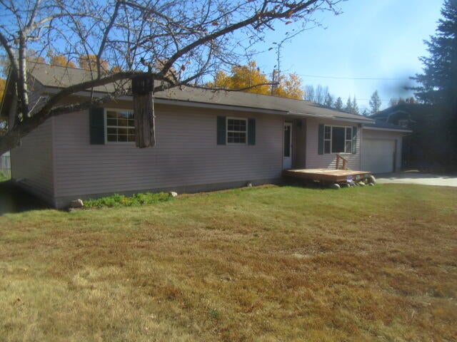 11827 South Stephan Bridge Road Roscommon, MI 48653 - Photo 3 of 12 Gallery Image 3