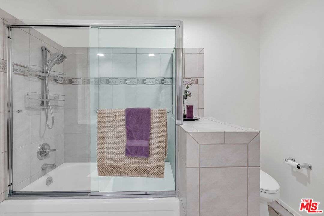 2774 Monticello Road Claremont, CA 91711 - Photo 18 of 34 a bathroom with a shower