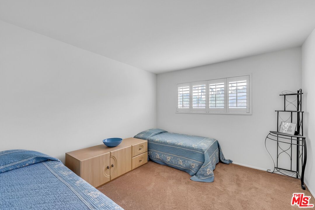 2774 Monticello Road Claremont, CA 91711 - Photo 20 of 34 a spacious bedroom with a bed and a window