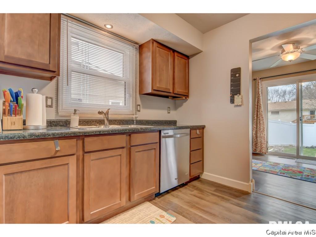 2633 Sarona Road Springfield, IL 62704 - Photo 8 of 36