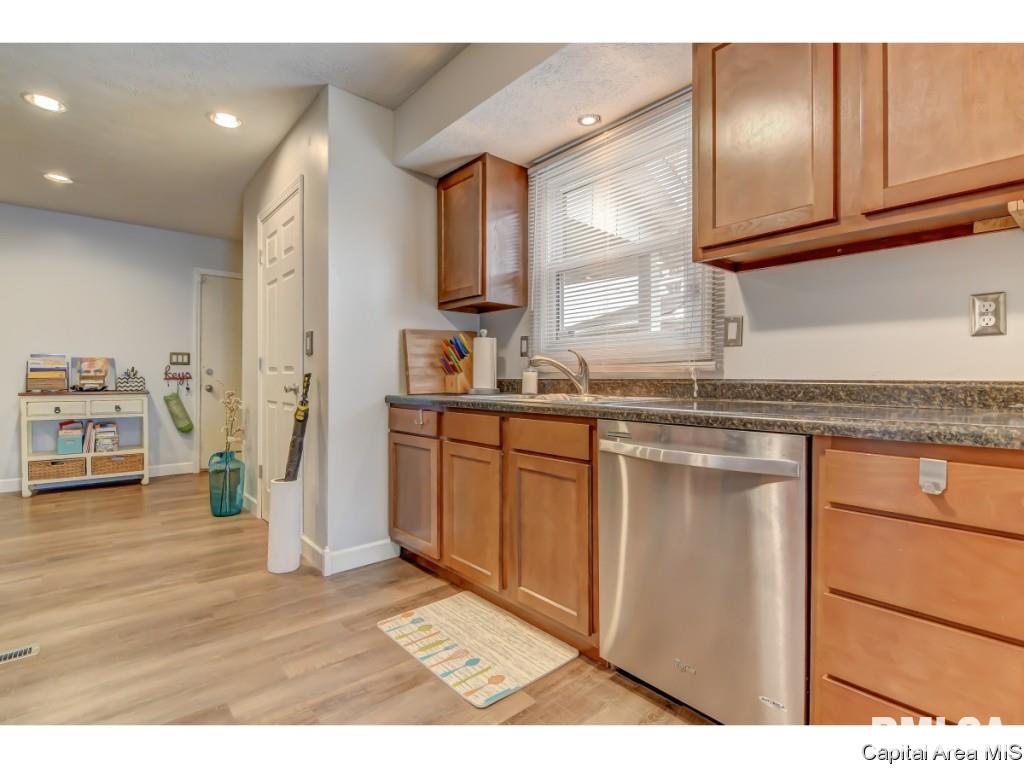 2633 Sarona Road Springfield, IL 62704 - Photo 9 of 36