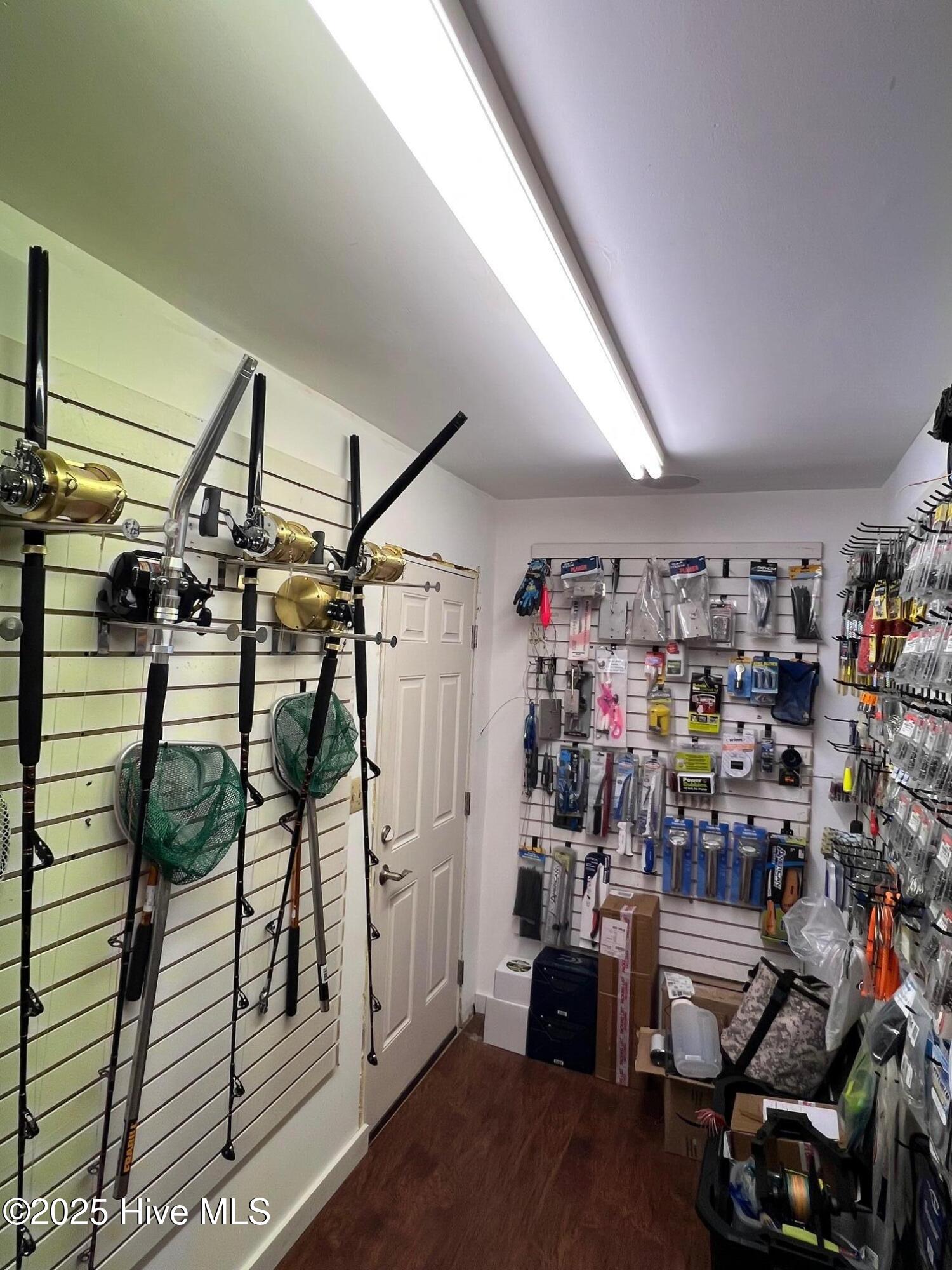 4127 Plantation Road Morehead City, NC 28557 - Photo 22 of 29 Contents and Slatwall do not Convey