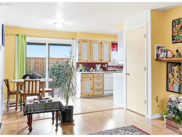 $615,000 | 207 West D Street, Springfield, OR 97477