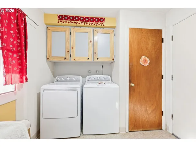 $615,000 | 207 West D Street, Springfield, OR 97477