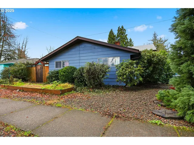 $615,000 | 207 West D Street, Springfield, OR 97477