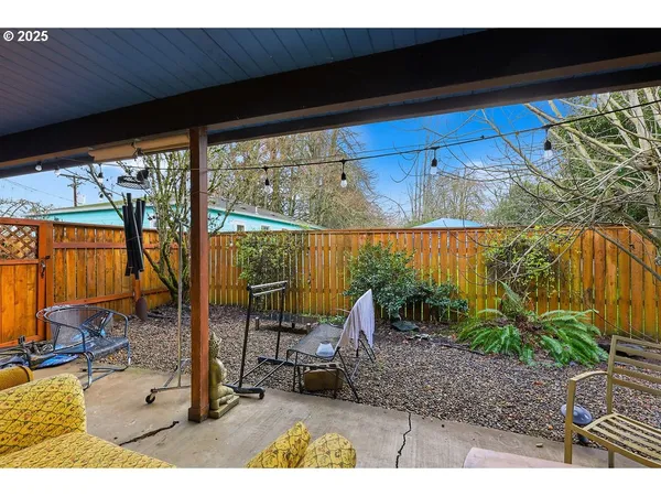 $615,000 | 207 West D Street, Springfield, OR 97477