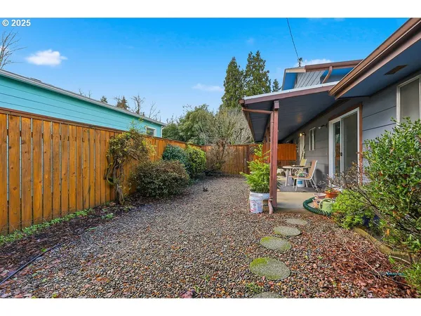 $615,000 | 207 West D Street, Springfield, OR 97477